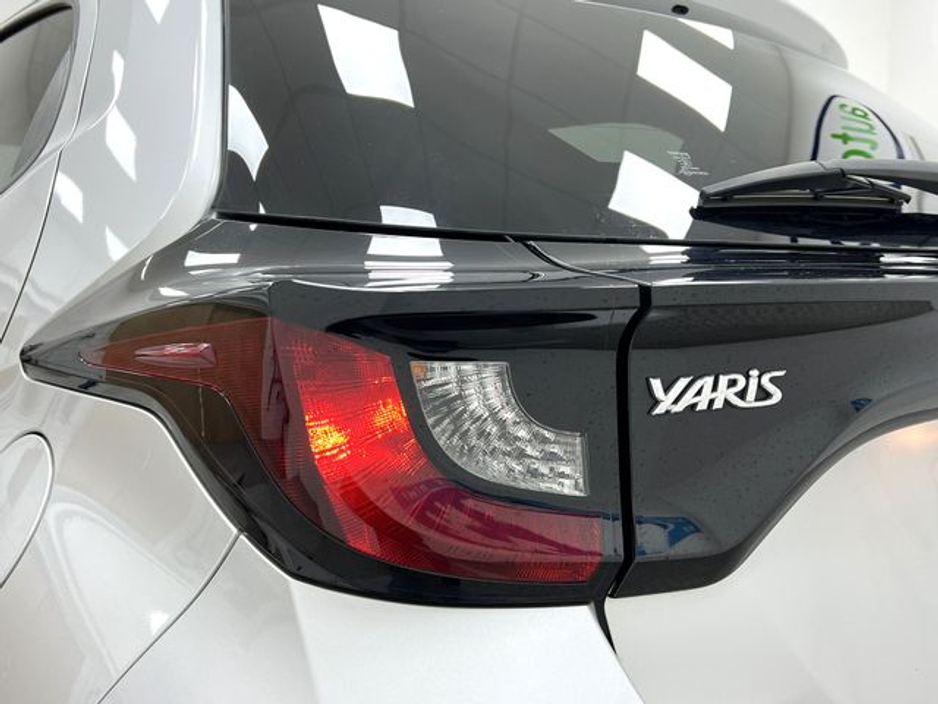2021 Toyota Yaris - image 19