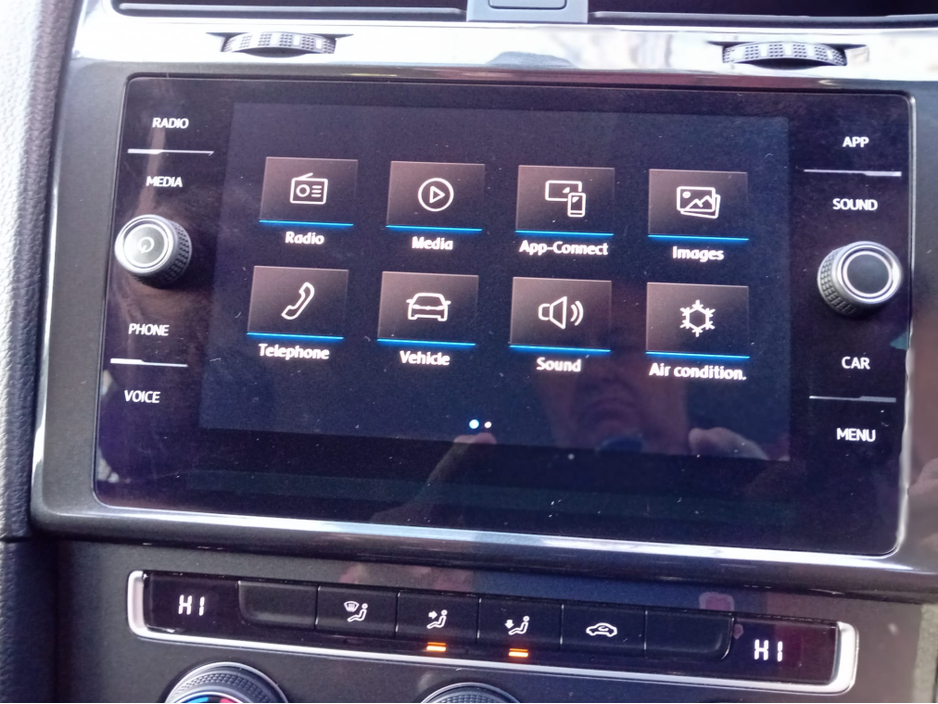 2019 Volkswagen Golf - image 18