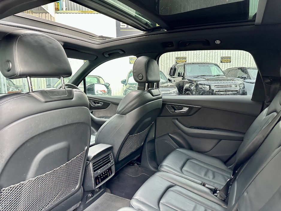 2021 Audi Q7 - image 8