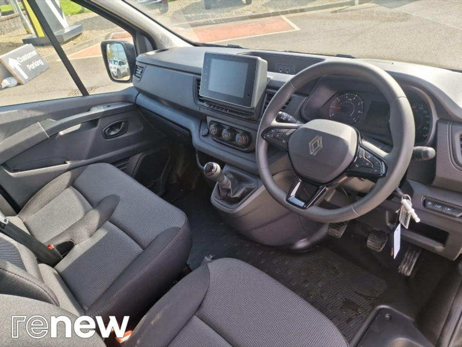 2026 Renault Trafic - image 6