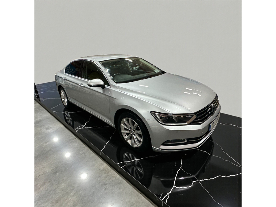 2017 Volkswagen Passat - image 19