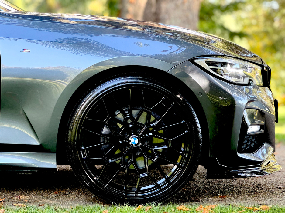 2020 BMW 3 Series - image 5