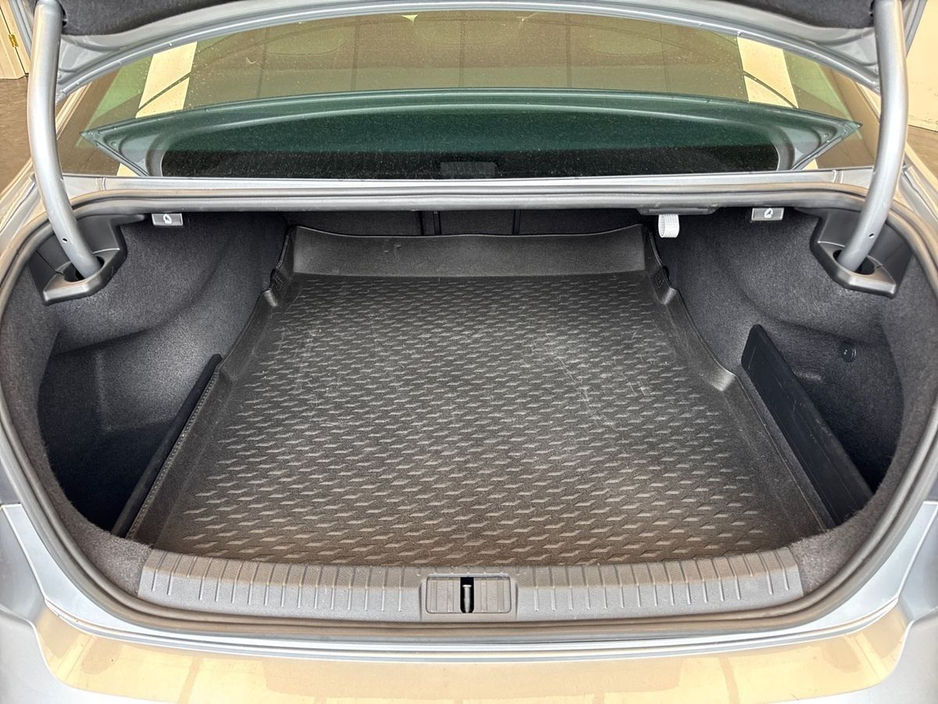 2019 Volkswagen Passat - image 10