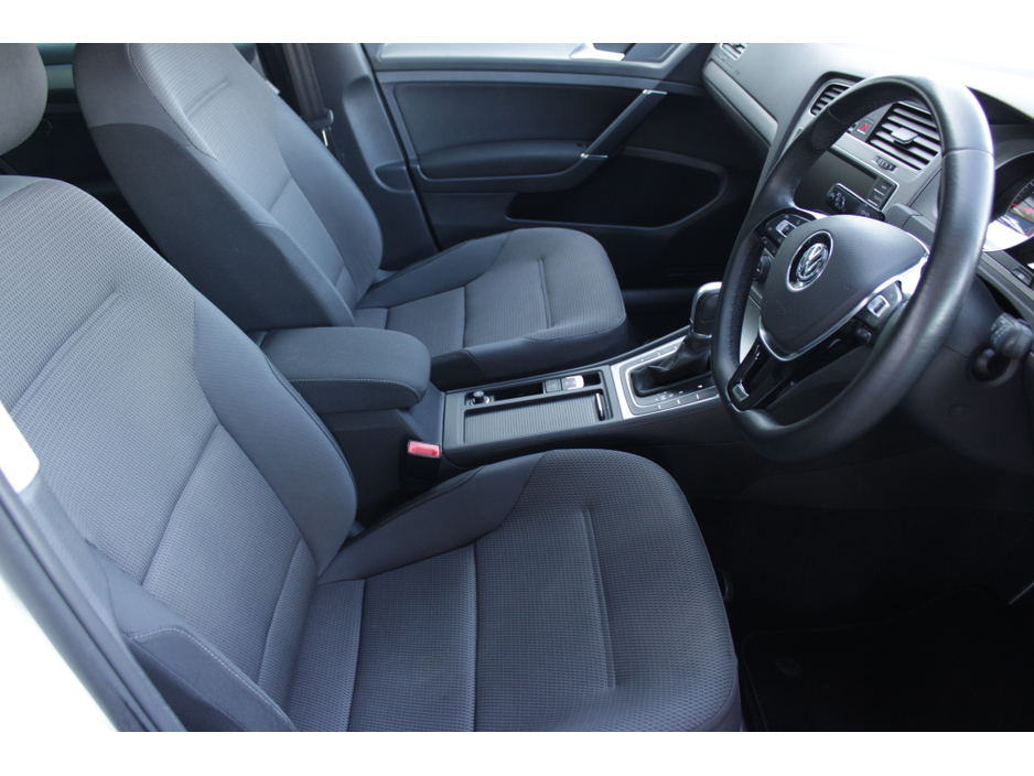 2016 Volkswagen Golf - image 11