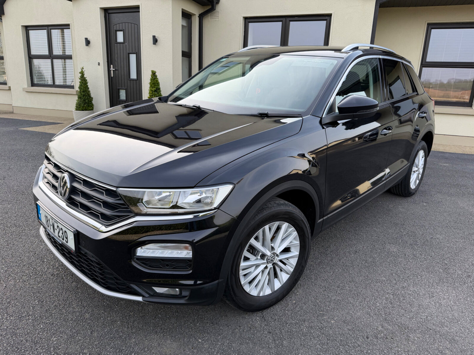 2018 Volkswagen T-Roc - image 2