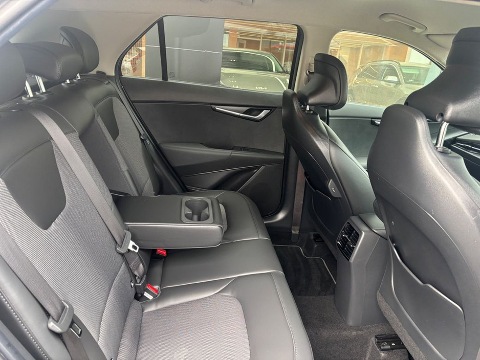 2024 Kia Niro - image 4