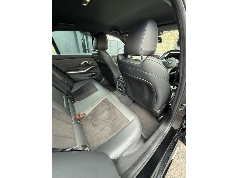 2020 BMW 3 Series - image 15