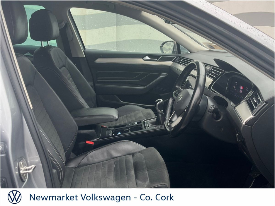 2021 Volkswagen Passat - image 25