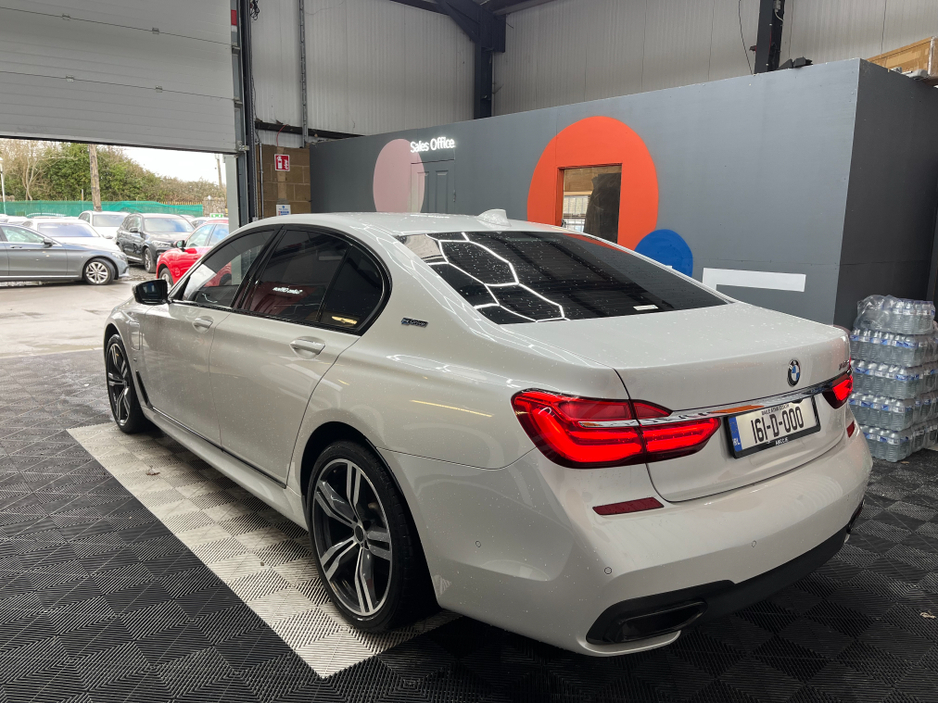 2016 BMW 7 Series 2016 BMW 740E IPERFORMANCE M-SPORT 2.0 AUTOMATIC / CRUISE CONTROL / 360° PARKING CAMERA / ELECTRIC MEMORY HEATED & MASSAGING SEATS / HEATED REAR SEATS / PANORAMIC SUNROOF / PADDLE SHIFTERS AND MORE