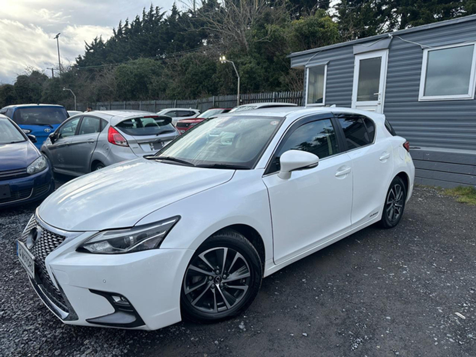 2019 Lexus CT 200 h - image 4