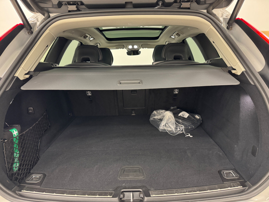 2025 Volvo XC60 T6 AWD PHEV Plus Dark €66,000