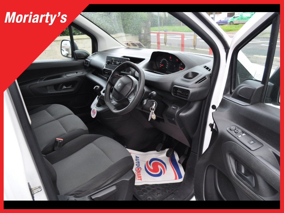 2020 Peugeot Partner - image 8