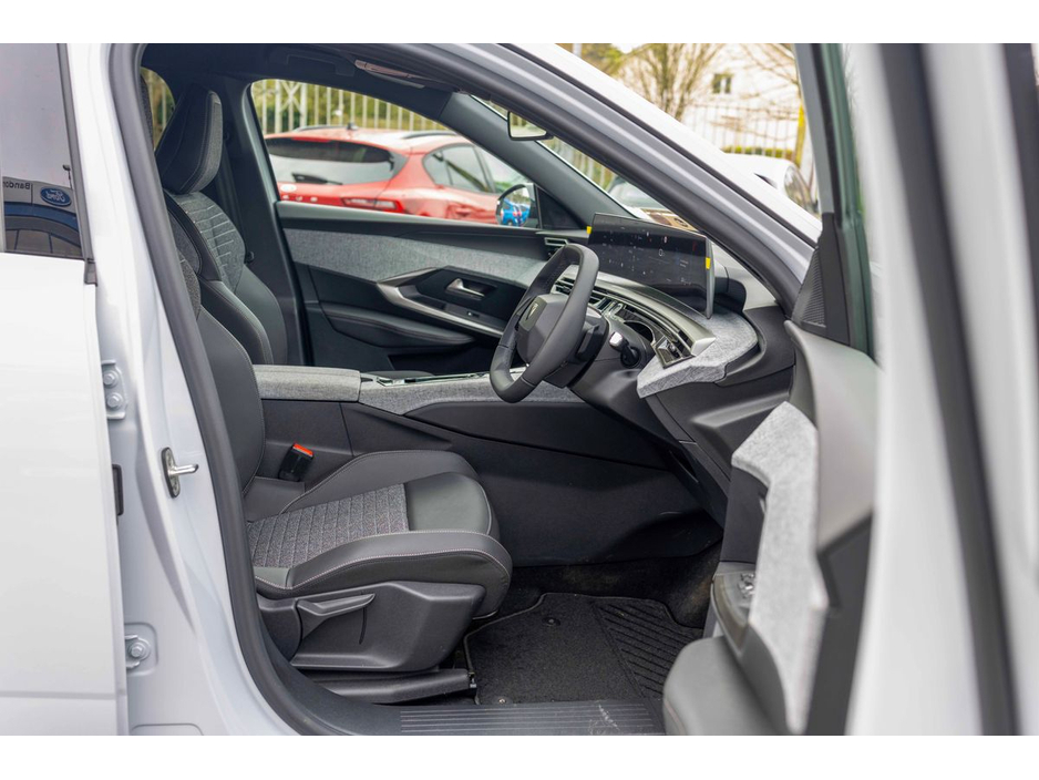 2026 Peugeot 5008 - image 17