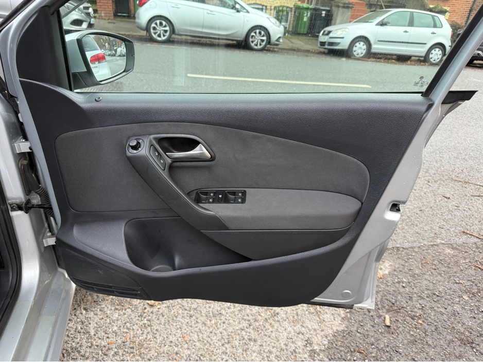 2014 Volkswagen Polo 1.2tsi Automatic, Only 10,000kms! New Nct 11/2026, Apple Car Play, Android Auto, Reversing Camera, A/C, Ideal Starter Car, Cheap Tax & Insurance, €11,950