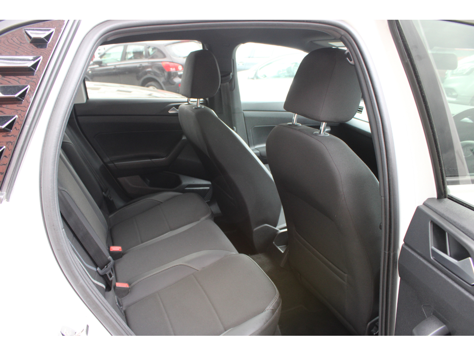 2021 Volkswagen Polo - image 7