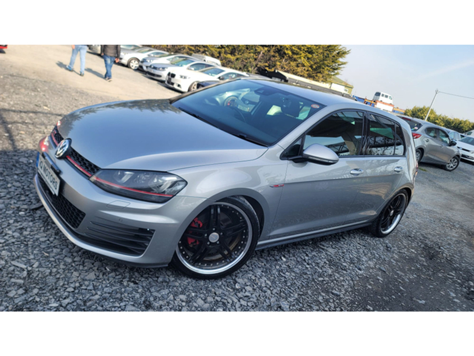 2014 Volkswagen Golf - image 3