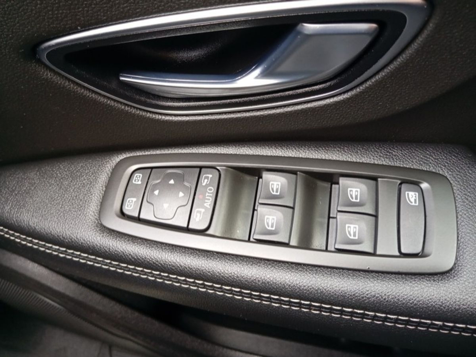 2020 Renault Scenic - image 7