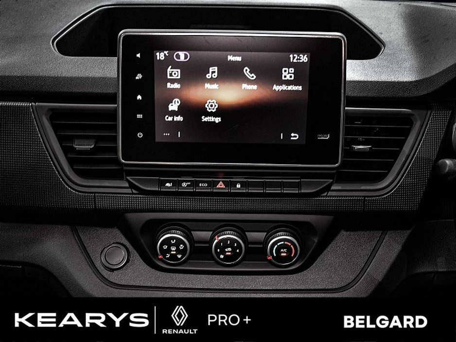 2025 Renault Trafic - image 16