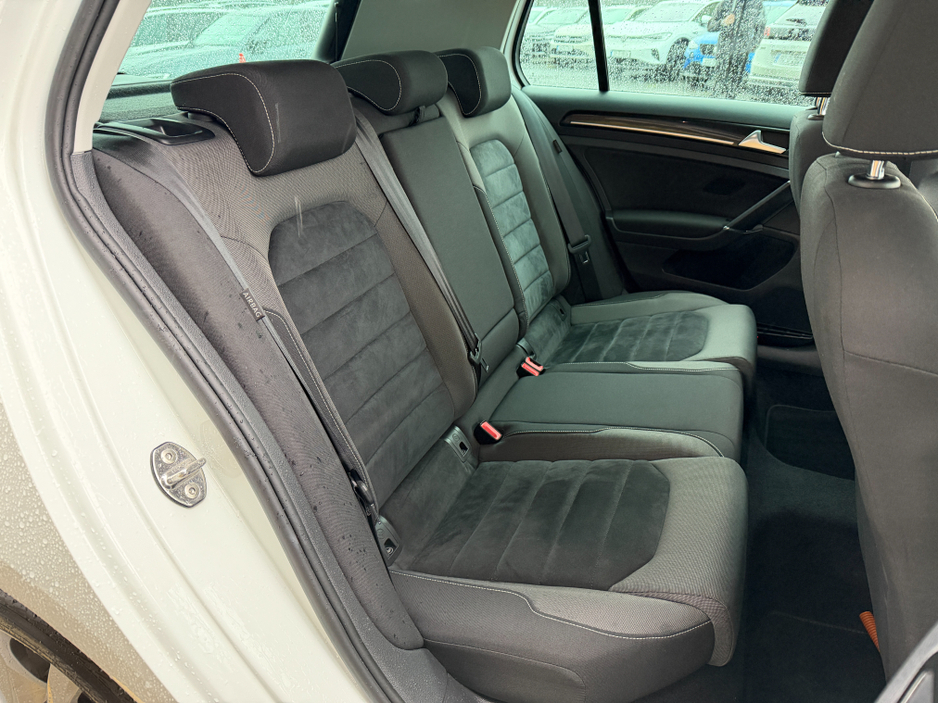 2016 Volkswagen Golf - image 20