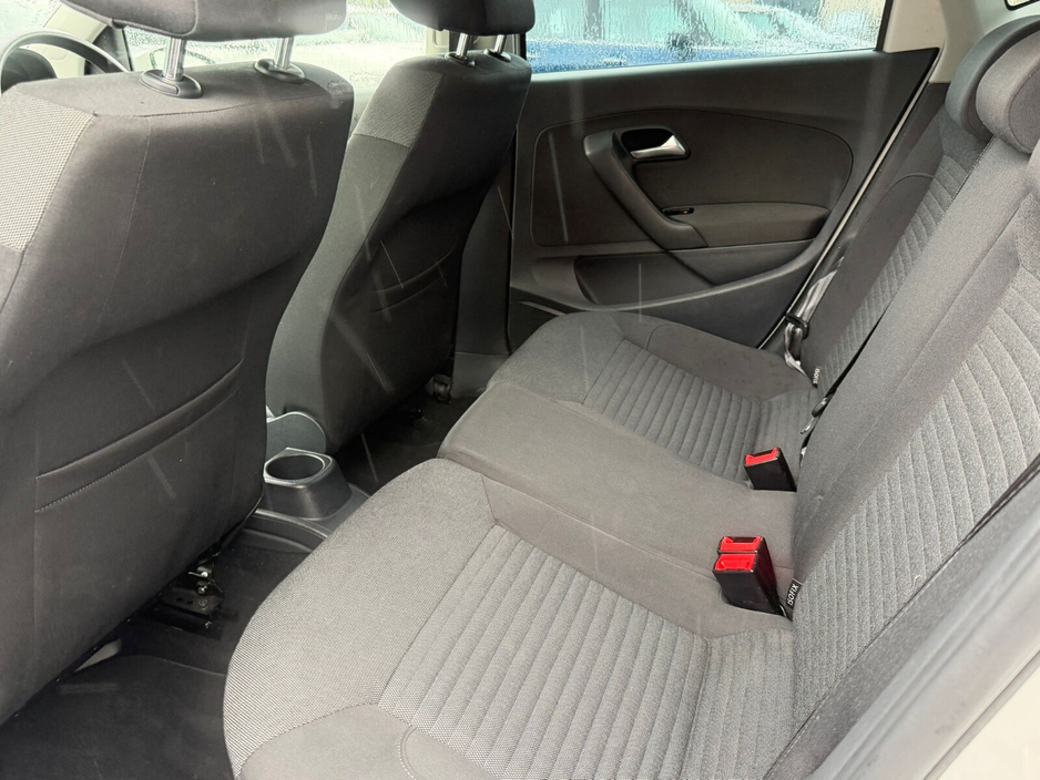 2012 Volkswagen Polo - image 14