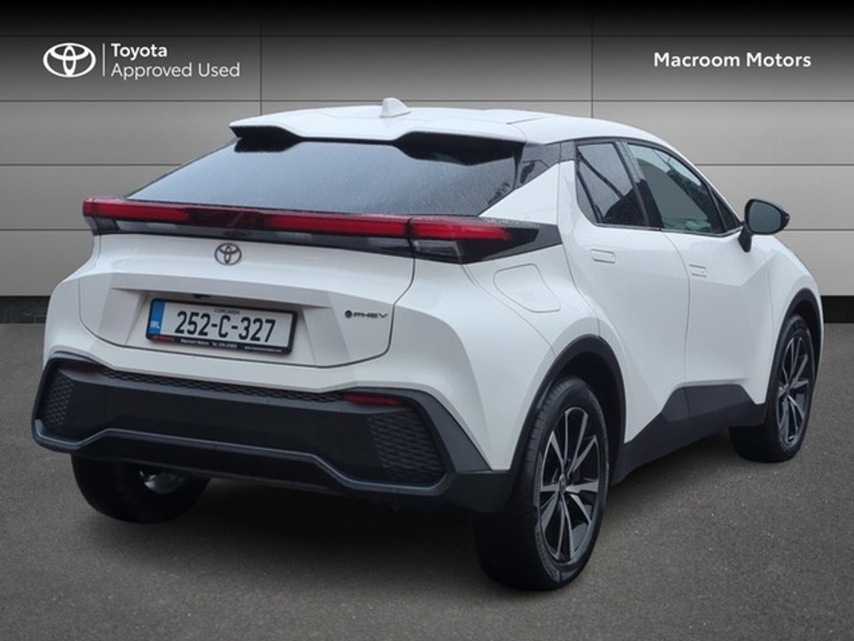2025 Toyota C-HR - image 2