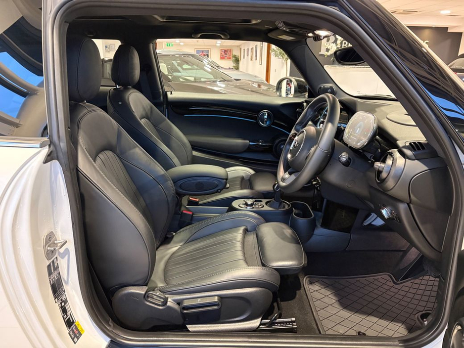 2024 MINI Hatch LEVEL 3 COOPER S=PAN ROOF//LOW MILES//AS NEW=FULL MINI SERVICE HISTORY=TAILORED FINANCE PACKAGES AVAILABLE=TRADE IN’S WELCOME €25,995