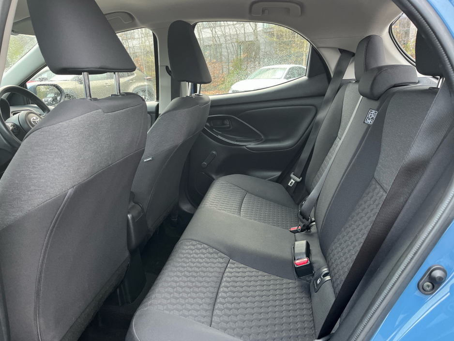 2021 Toyota Yaris - image 7