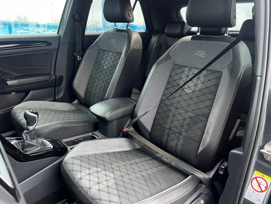 2023 Volkswagen T-Roc R-LINE 1.0 TSI // APPLE CARPLAY/ANDROID AUTO // DIGITAL CLUSTER // 17" R-LINE ALLOYS €27,900