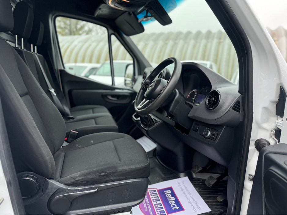 2019 Mercedes-Benz Sprinter - image 7