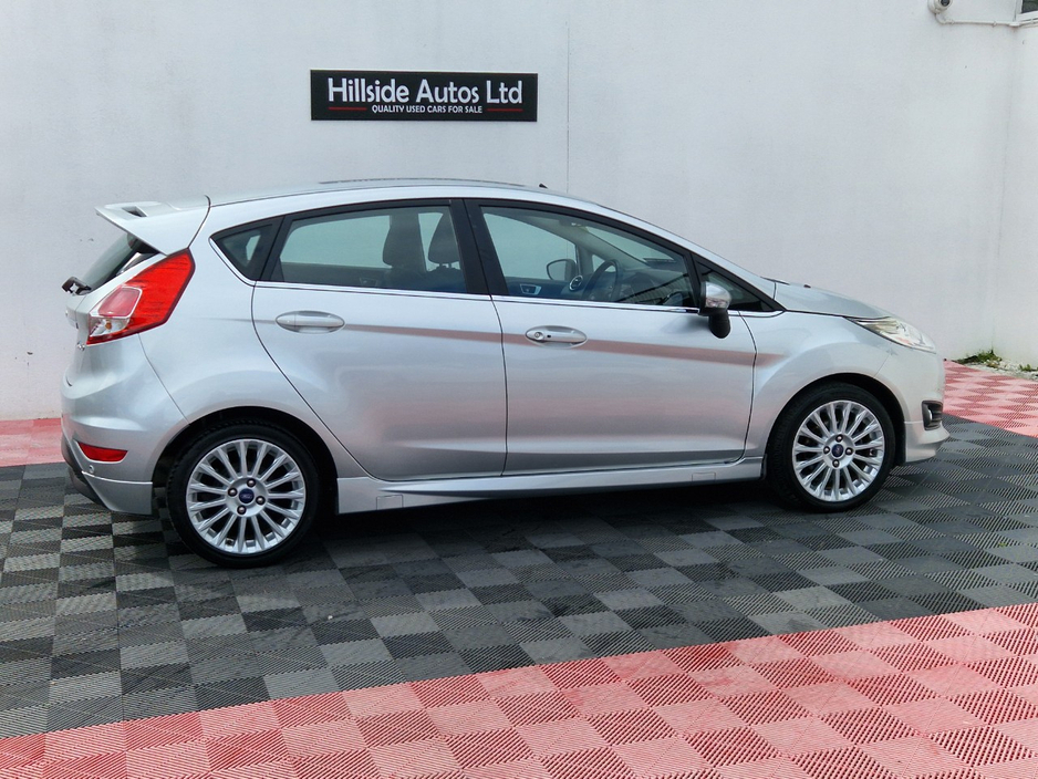 2016 Ford Fiesta - image 13