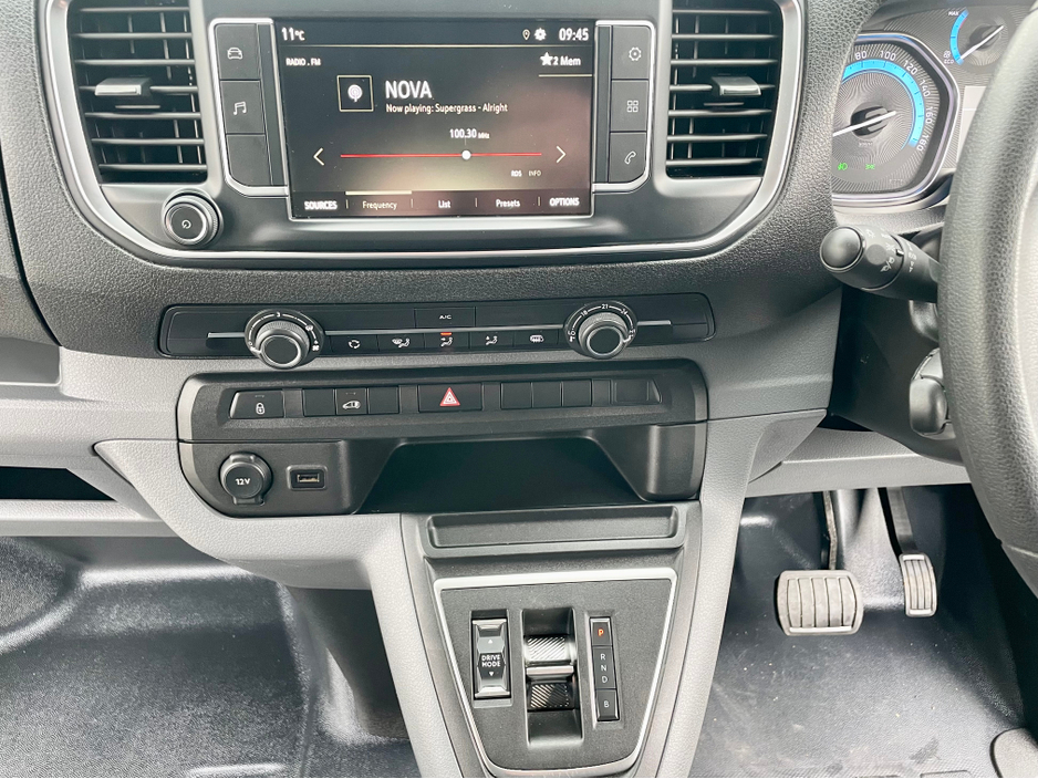 2022 Opel Vivaro - image 11