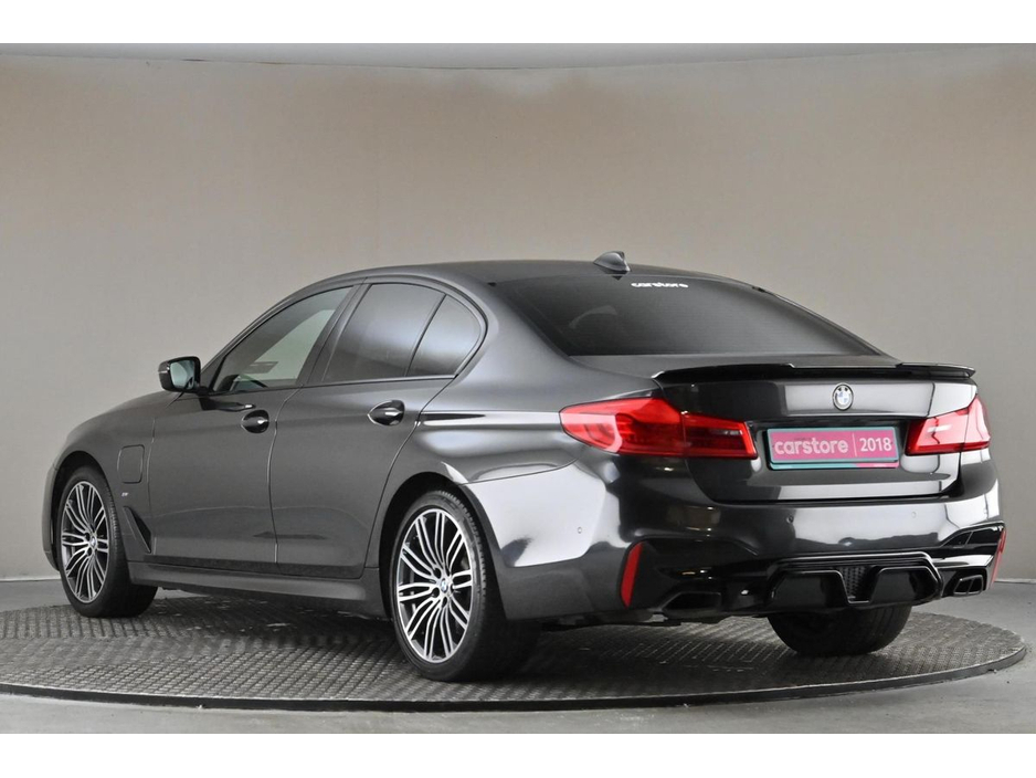 2018 BMW 5 Series - image 7