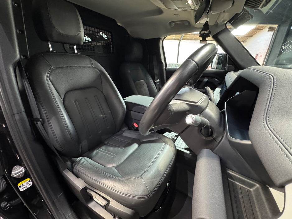 2021 Land Rover Defender - image 13