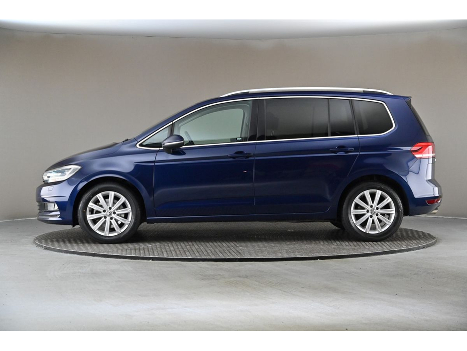 2016 Volkswagen Touran - image 5