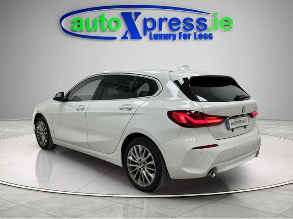 2023 BMW 1 Series - image 11