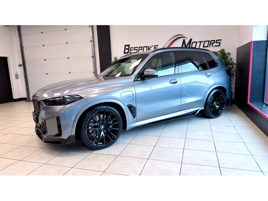 2025 BMW X5 - image 3