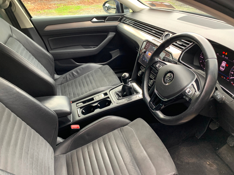 2017 Volkswagen Passat - image 19