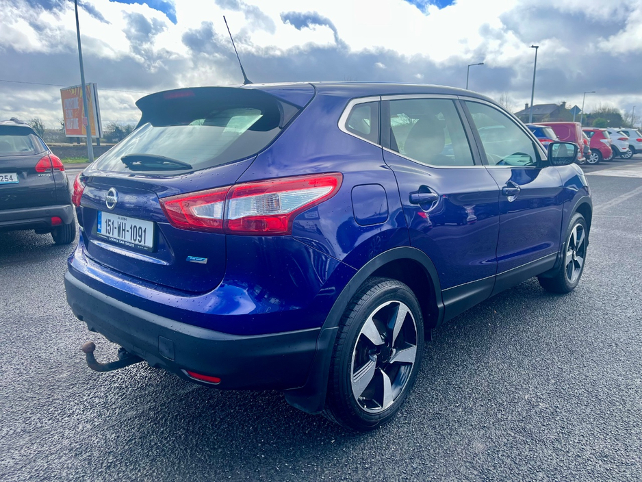 2015 Nissan Qashqai - image 3