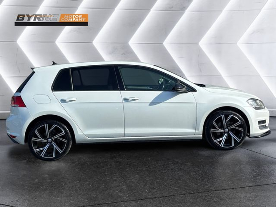 2015 Volkswagen Golf - image 8