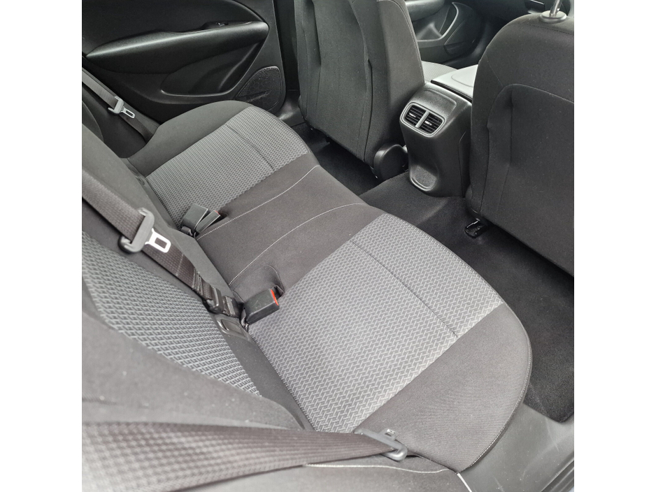 2021 Opel Insignia - image 10