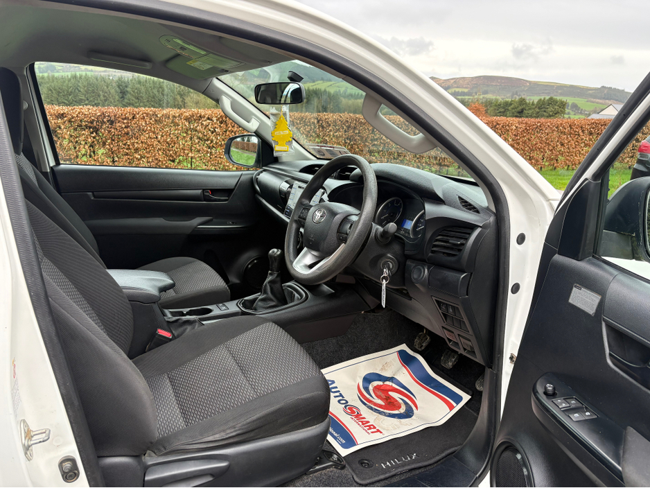 2016 Toyota Hilux - image 10