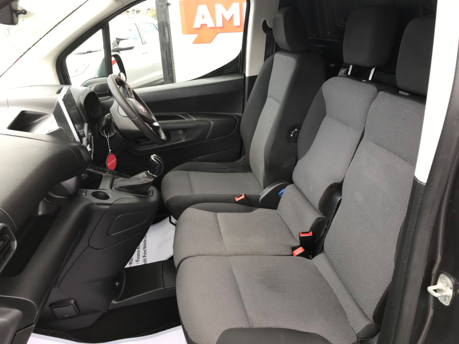 2019 Vauxhall Combo - image 25
