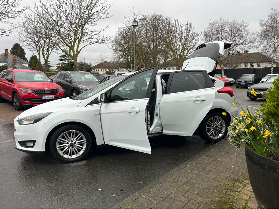 2017 Ford Focus - image 7