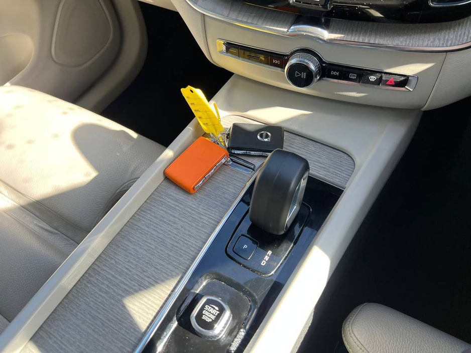 2023 Volvo XC60 - image 13