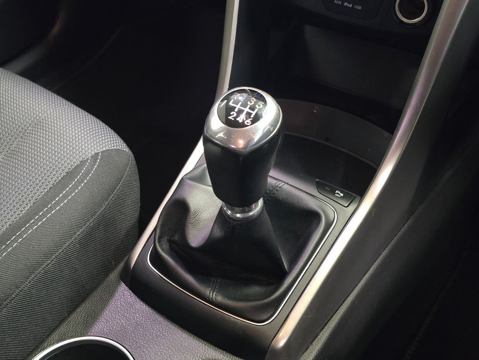 2015 Hyundai i30 - image 13