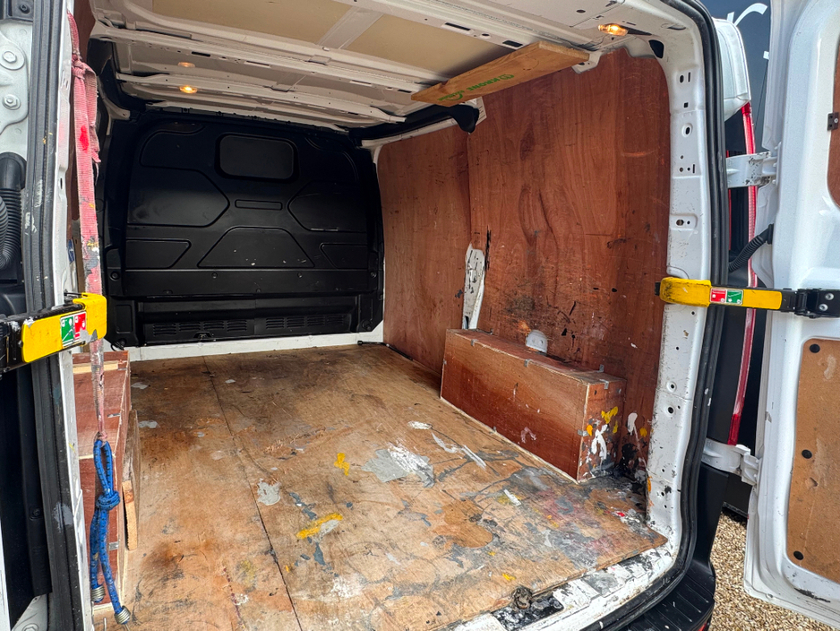 2022 Ford Transit Custom - image 11
