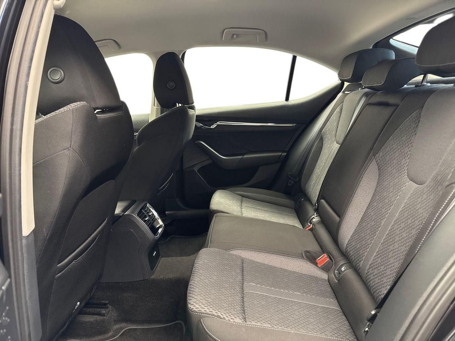 2023 Skoda Octavia - image 10