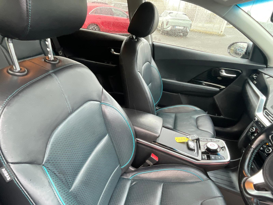 2020 Kia Niro - image 7