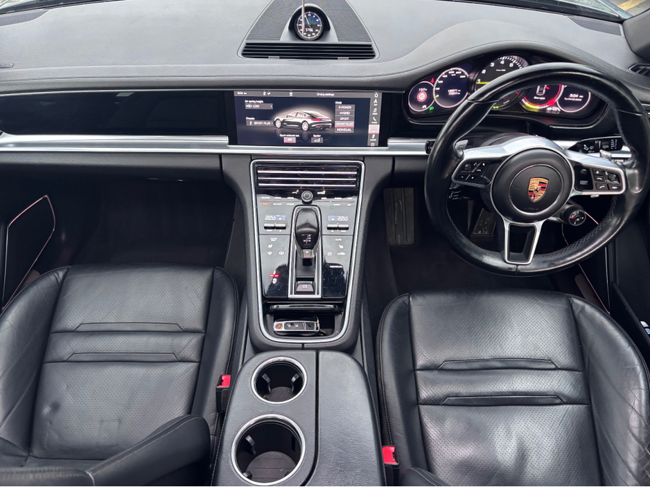 2017 Porsche Panamera - image 2