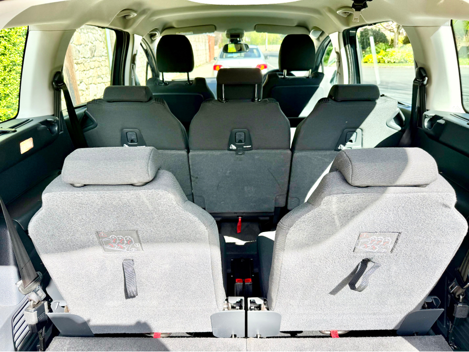 2016 Peugeot 5008 - image 17